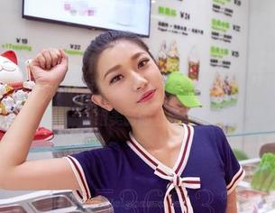 AISS爱丝(钻石版) – 突然想到，索菲在等待什么呢？也许只是一组美丽的套图。