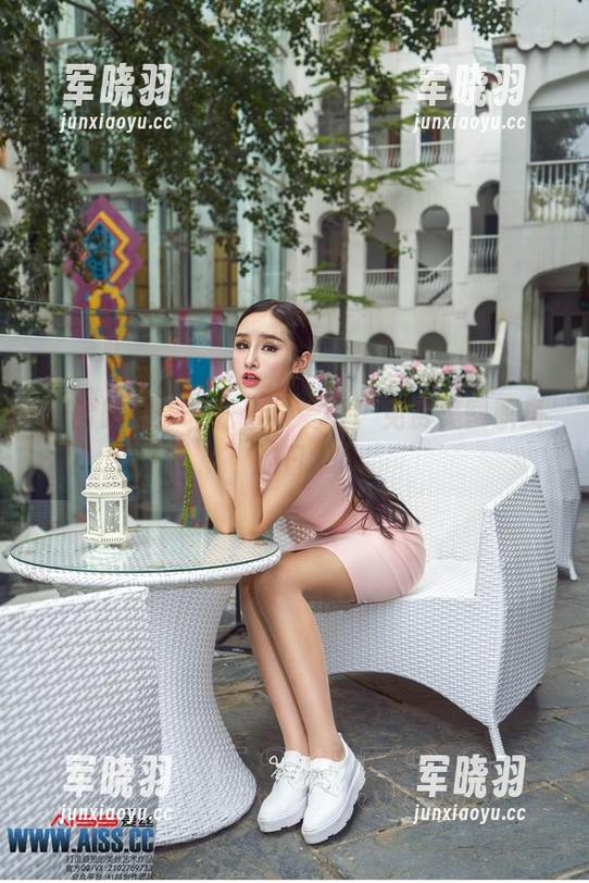 嘻哈时刻：轻松看“爱丝”免费美图职员的日常