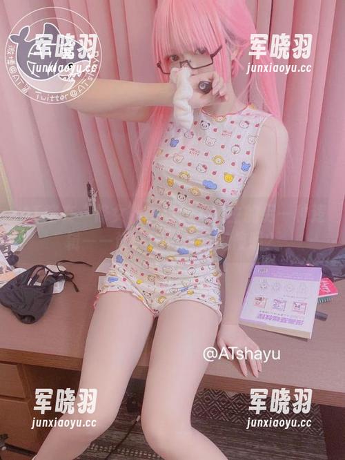 AT鲨 AT鲨在“修女”中找到了人生的另一种逻辑——谁让她们也会犯傻呢?