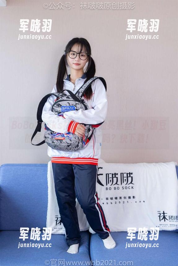 BoBoSocks袜啵啵-小甜豆 BoBoSocks袜啵啵 - 油亮黑丝!小甜豆的写真花絮你敢错过吗?快下载!
