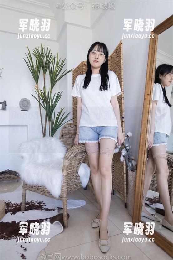 BoBoSocks袜啵啵-小甜豆 BoBoSocks袜啵啵 - 小甜豆最新分享:我的鞋柜里藏着的两双高跟鞋,居然能让腿变长!