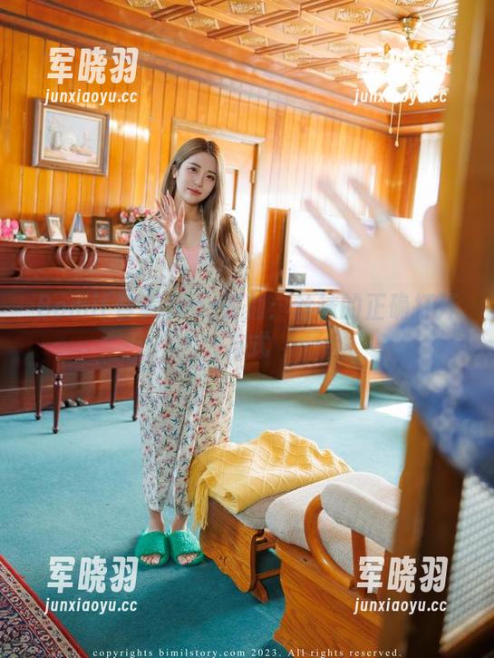 Bomi(普美)cos时刻：丝袜的正确打开方式