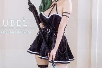 满分的全套制服，Byoru可真会玩火，让人忍不住想多看几眼。