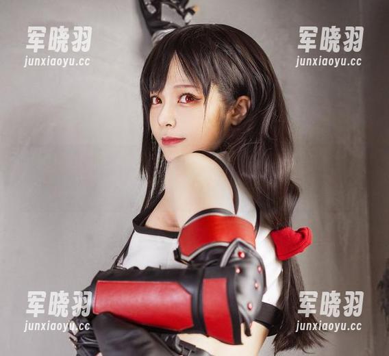 Hachi小芭 你们看到Hachi小芭的最新作品集了吗?学妹的那种青涩令人眼前一亮。