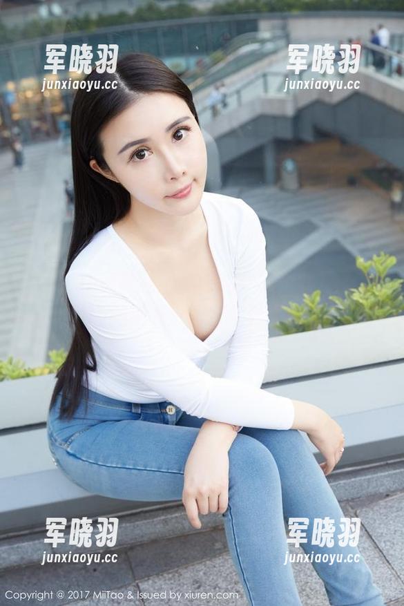 MiiTao蜜桃社 - 就在这一刻，梦乃Mandy的毛衣原图合集轻声说话