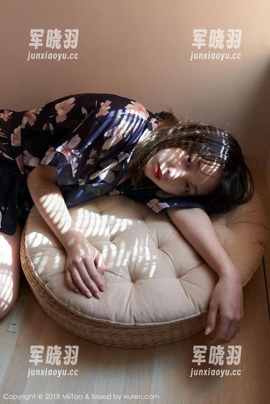 MiiTao蜜桃社 - 私房里藏着露西Lucy的女孩回忆，谁能不感叹这种不做作的美？
