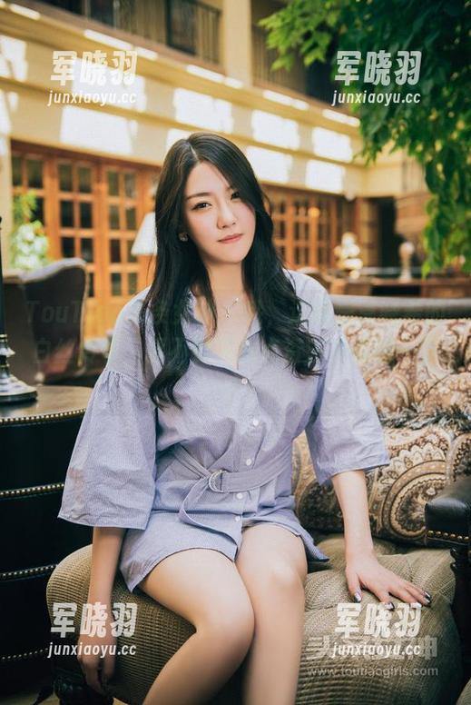 TouTiao头条女神 - 哦，这就是莫晓希的白丝传奇，要不要下载点资源来养眼一下？