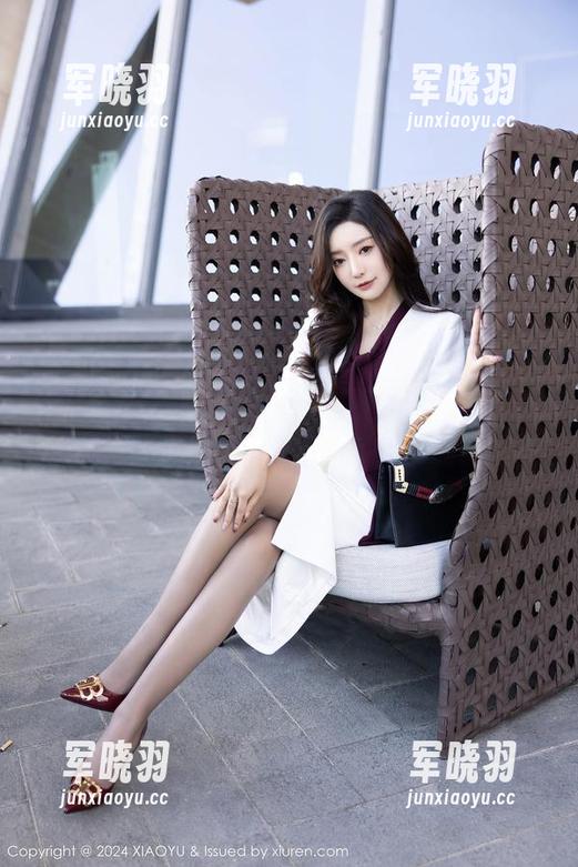 XIAOYU语画界 - 红裙之下的波巧酱，图包下载前不小心想象了很多，谁能理解？
