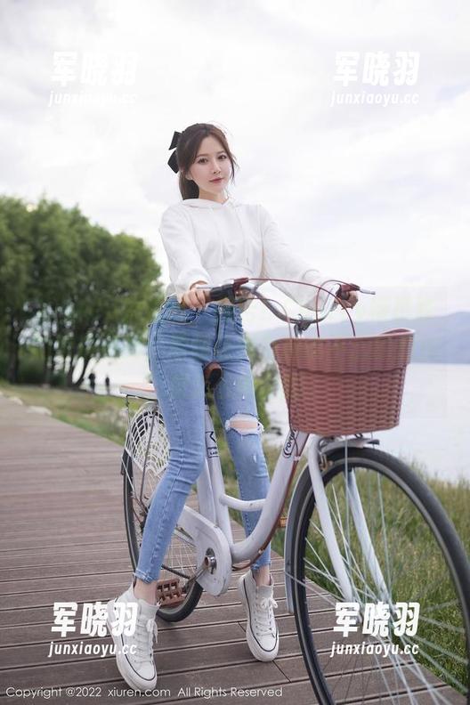 Xiuren秀人网-Cherry樱桃酱 Xiuren秀人网 - 报告!Cherry樱桃酱的黑白系列,原图让我有种说不出的想法,是怎么做到的。