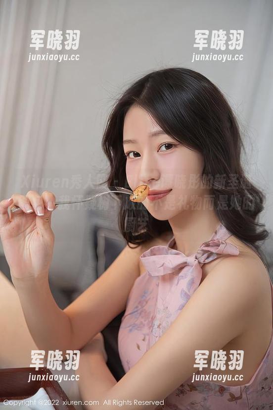 Xiuren秀人网 - Elise谭晓彤的新圣诞图包，我怀疑树下放的不是礼物而是她的厨艺