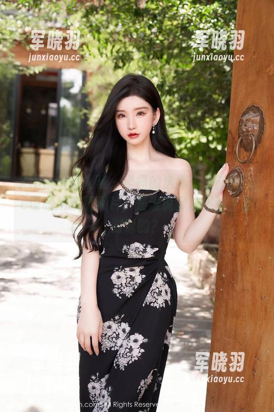 Xiuren秀人网-Elise谭晓彤 Xiuren秀人网 - 学霸的选择:最新Elise谭晓彤校服照片,是谁说穿校服就不能时髦的?