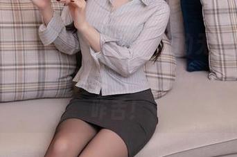 Xiuren秀人网 – 这图包里的无圣光，完美凸显周大萌如女王般的气场，实在让人咋舌！