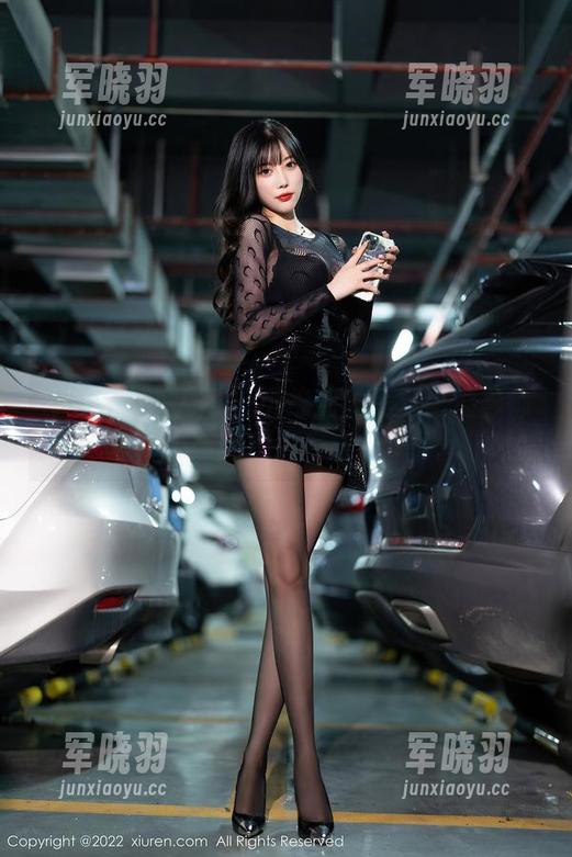 Xiuren秀人网 - 小绵绵的美足：摄影师的美图密码