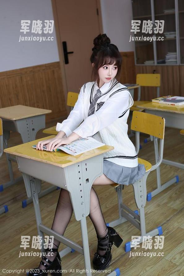 Xiuren秀人网 - 制服图包——尤妮丝Egg为你揭开那份匪夷所思的“真空”分享！