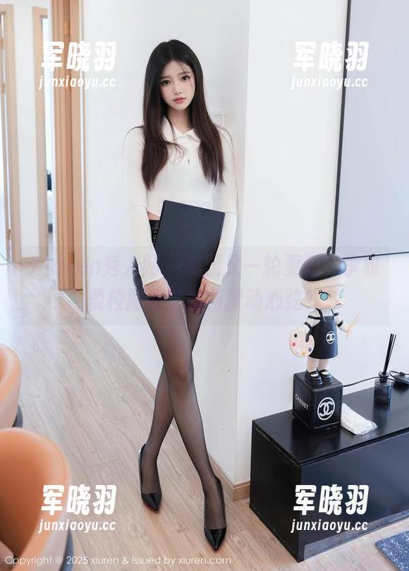 Xiuren秀人网 - 美图又一轮更新，李雅柔校服照以如何撩动心弦？