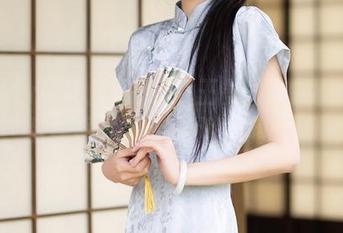 Xiuren秀人网 – 谁说王曼柔的御姐写真只是一张原图？细节满满，暗流涌动啊。