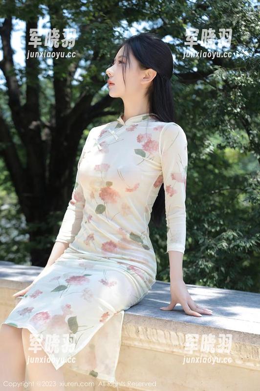 Xiuren秀人网 - 美图外的糯美子Mini，清纯得让人恨不得捏下去一口！