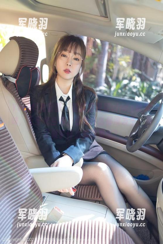 YouMi尤蜜荟-筱慧cindy YouMi尤蜜荟 - 这就是筱慧cindy的妹妹,无圣光合集,仿佛什么都没发生,但又似乎什么都在发生?