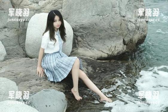 eloise软软 走进eloise软软的小粉盒黑兔子图集分享,你敢相信她也是个“咕咕怪”!