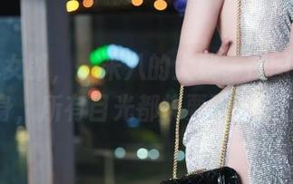 黑贞兔女郎，一米八的大梨子在图片中的转身，所有目光都快要飞过去了！