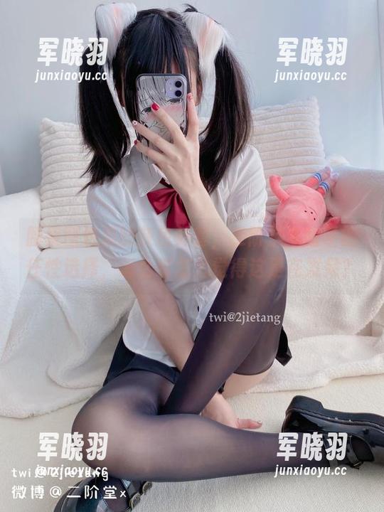 二阶堂宅绘子 腰果图包里的灰色外套,二阶堂宅绘子的任性选择,怎么看怎么觉得这是在发呆?