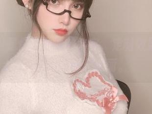 “套装”是你十七鸽的名字，定制效果好奇怪，乱七八糟又美丽。