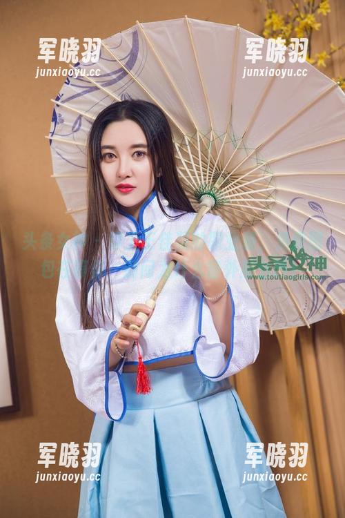头条女神-王佳凝 头条女神 - 穿上王佳凝的职业装,免费图包在等你,别问为什么窗外那么吵!