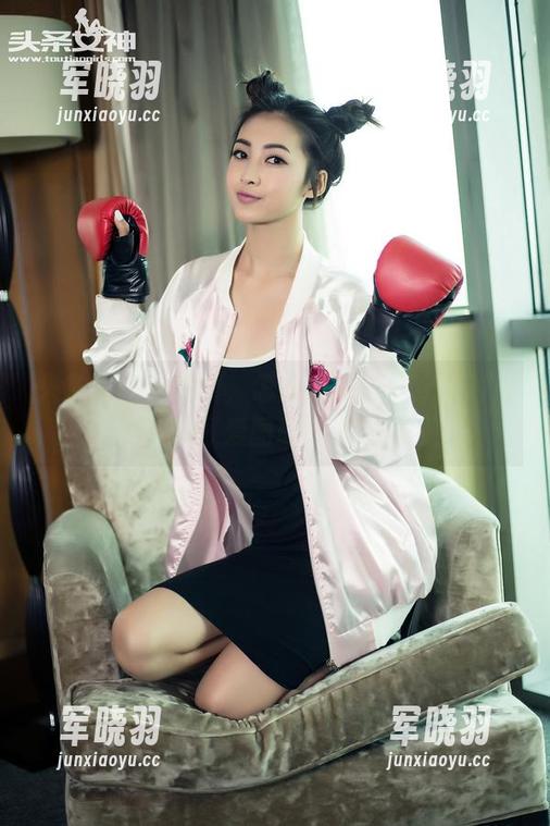 头条女神-童安琪 头条女神 - 哎呀,怎能抵抗?童安琪的免费可爱图册来了!