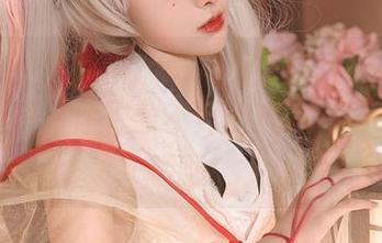 高冷公孙离？不，是奶狮不咬人的这一面，写真里有你想象不到的趣味，图包值得翻翻。