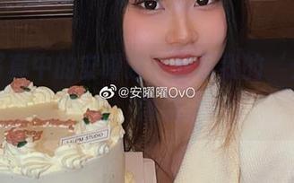 眼镜写真中的安曜曜，分享我的‘光明’与‘黑暗’