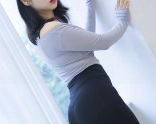 看宋哈娜(송하나)的牛仔裤，高清图集里的每一张都像是悄悄告诉我：你也可以这么穿！