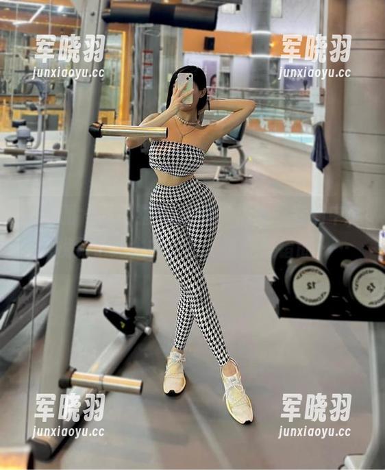 小猫咪ck 微密圈 - 从小猫咪ck的“温柔”套图中,我找到了迷失的自我,可能是错的……