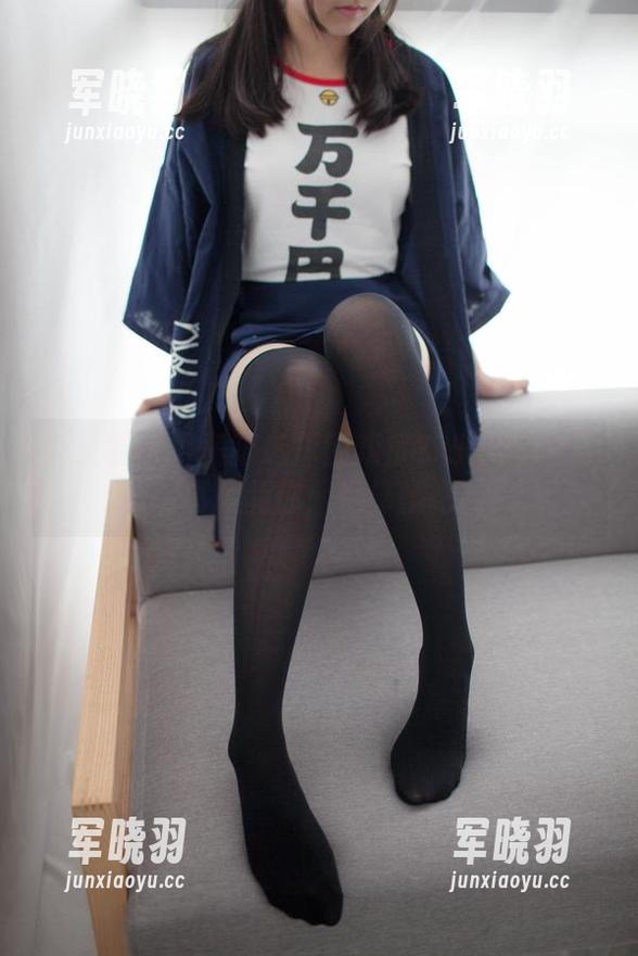 少女秩序 - 美腿选择困难症？乐栀全套写真提醒你：选择腿吧