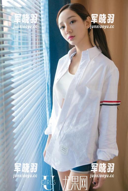 尤果网 - 你说诗朵雅的写真，教室里就那么特别吗？下载试试！