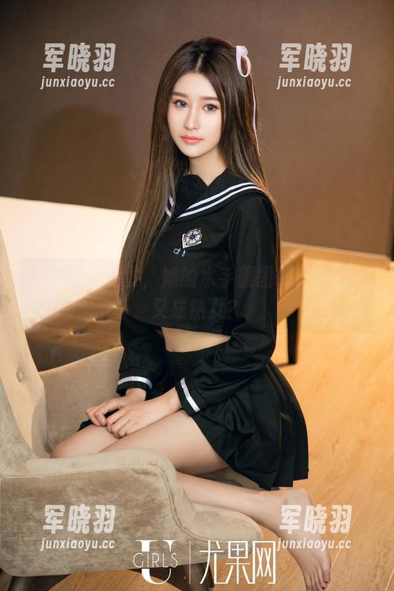 尤果网-雯雯 尤果网 - 雯雯,她的水手服图册,既年轻又成熟女?