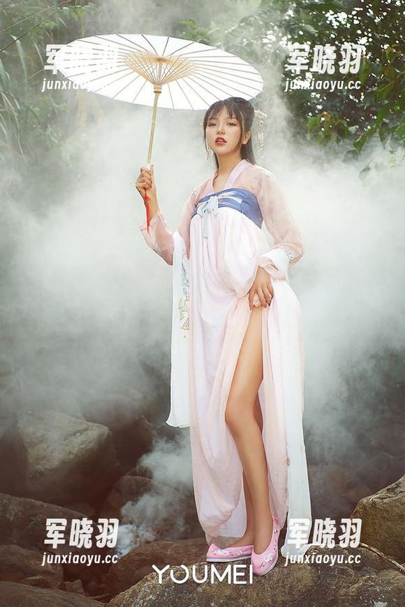 尤蜜荟 - 难以置信的搭配，合法萝莉的圣诞高清美图总能出乎意料。