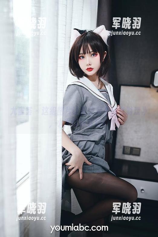 尤蜜荟 - 这组图片让我想起《秘书游戏》，小尤奈真会玩！