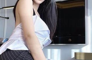 夸张的黄色战袍搭配，抖娘利世的图集你敢不下载试试？