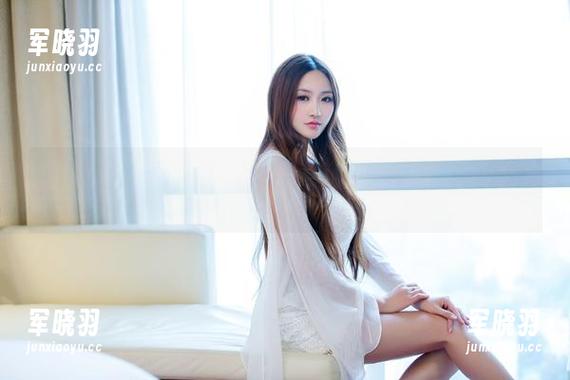 推女郎 - 浴缸与何奕恋：一场私拍图包的水下思考，水波荡漾出啥念头？