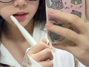 高速高清！是一只废喵了的护士写真集，救护还是闹腾？别问我！