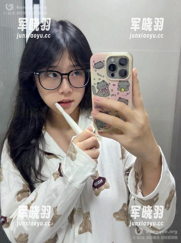 高速高清！是一只废喵了的护士写真集，救护还是闹腾？别问我！