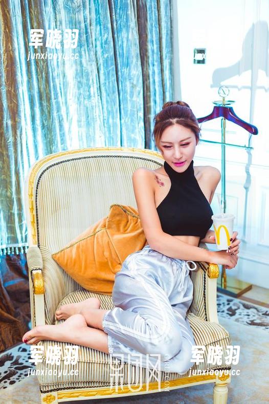 果团网-莫雅淇 果团网 - 莫雅淇明天要去打针?不,是要给大家分享巨美的护士照!