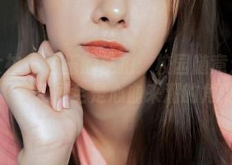 梦丝女神 – 含玉的私拍：校园随意走一圈，图包里全是心血来潮的角落