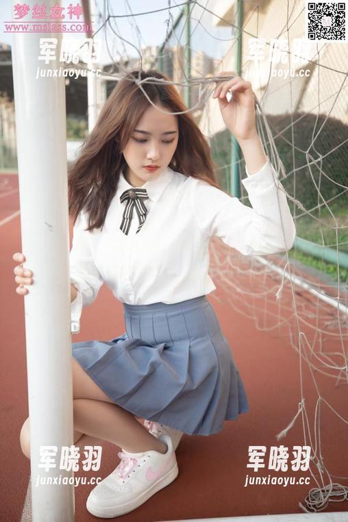 梦丝女神 - 灵唯的空姐角色怎么就这么引人注意呢？原图展示，让我停不下来了！