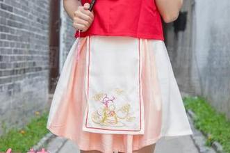 梦丝女神 – 图片里的魏婷婷把套装穿出新高度，福利满满，让我多看几眼～