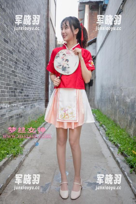 梦丝女神-魏婷婷 梦丝女神 - 图片里的魏婷婷把套装穿出新高度,福利满满,让我多看几眼~