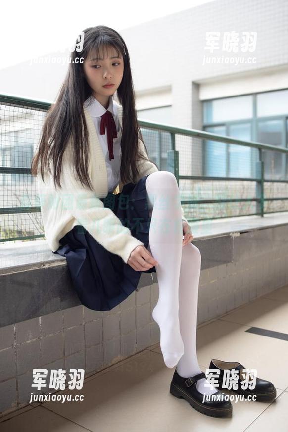 森萝财团 森萝财团最新图包:黑丝学妹,能让人多看几眼的不只在校服里