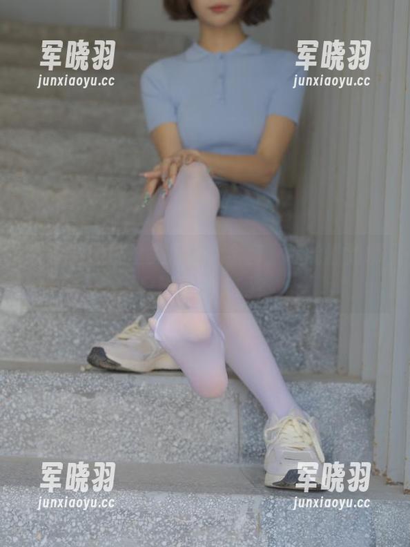 森萝财团 森萝财团白丝美足少女全套,你能猜到哪只脚更迷人吗?