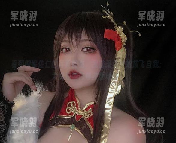 椒妮佐仁 看到椒妮佐仁的写真图包,我脑海里开始放飞自我:大凤是如何俘获眼球的?