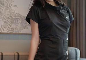 模范学院 – 谁说护士就得一板一眼，露露Andrea在图包里轻松秀出美图新风格！
